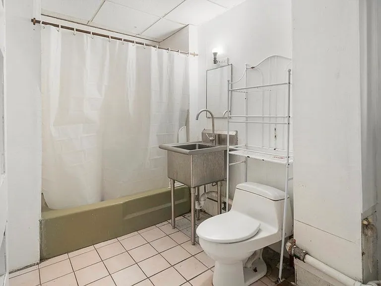 52 Calumet St #2 — Photo 11