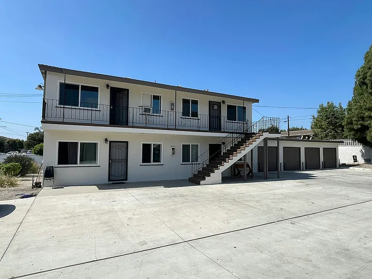 1044 Wallgreen St — Photo 12