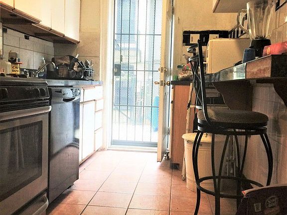 3rd image of 410 3rd St APT 1