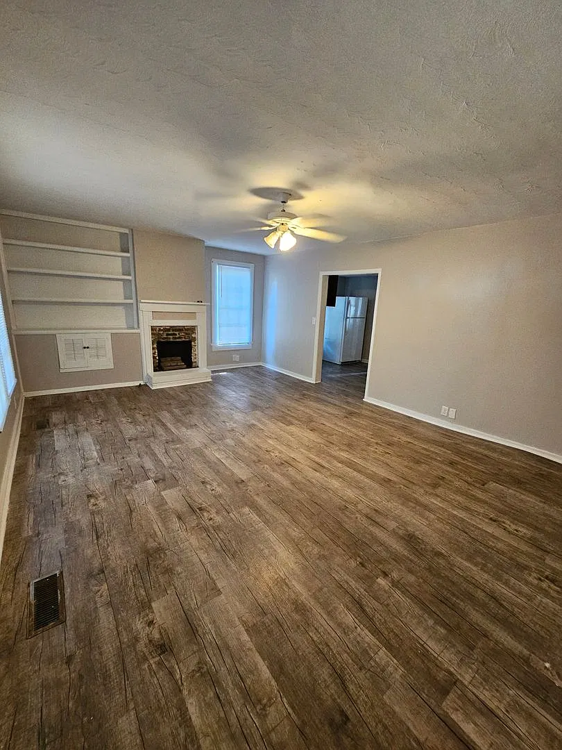 2 Bedroom Home - Tuscumbia, AL — Photo 2