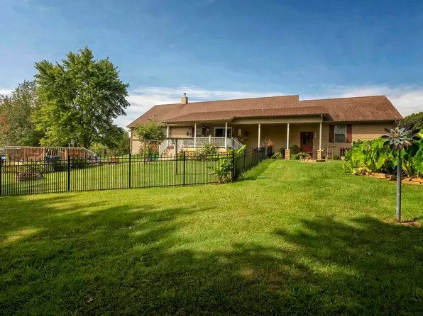 209 Vine St, New Burnside, IL 62967