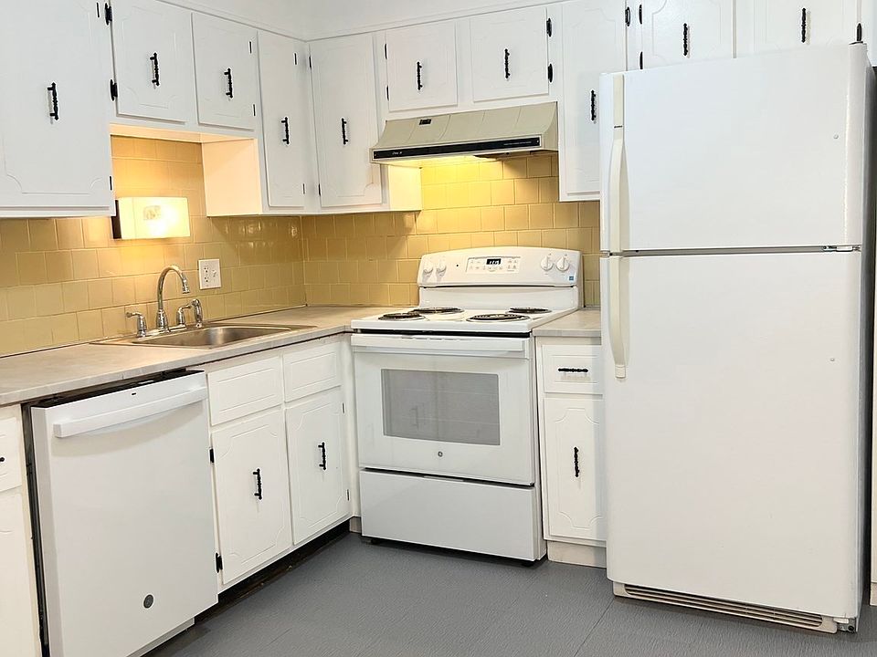 1st image of 15 Spencer Rd APT 22E
