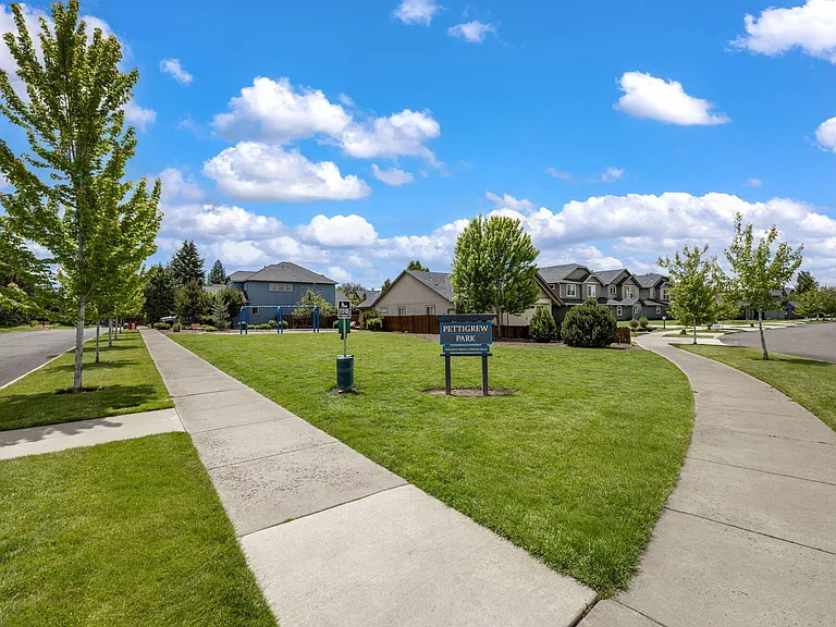21154 Darnel Ave — Photo 38