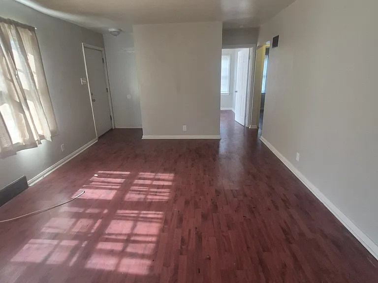433 Plaza Ave — Photo 7