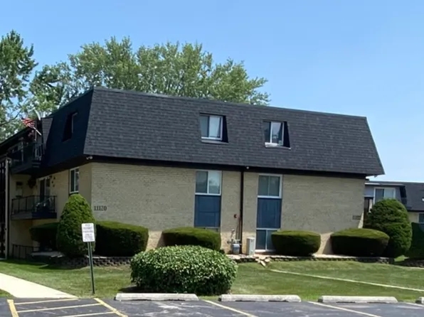 11120 S 84th Ave APT 1B, Palos Hills, IL 60465