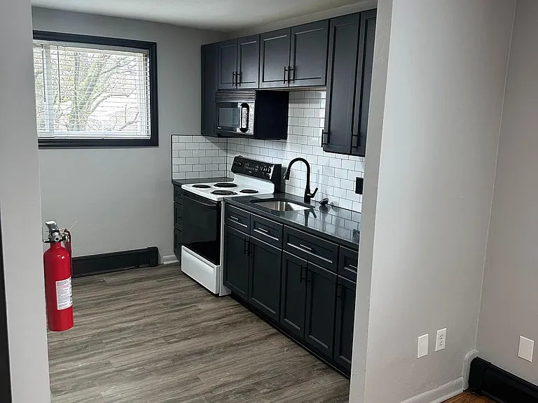517 Morgan Ave #6 — Photo 4