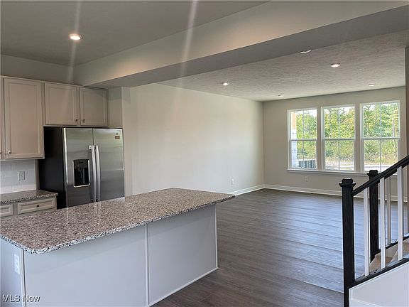 2nd image of 1375 Chateau Pl