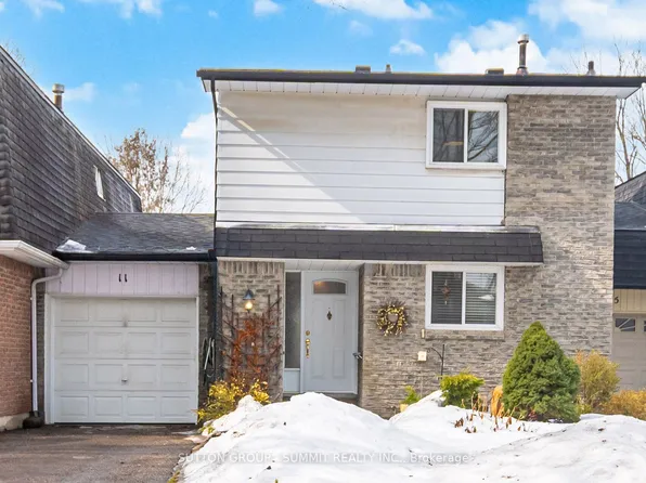 11 Saint Andrews Ct, Aurora, ON L4G 3B2