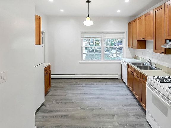 4th image of 14 Church St APT C