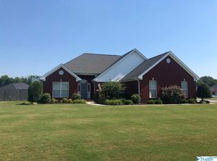 893 Pinewood Dr SW, Hartselle, AL 35640