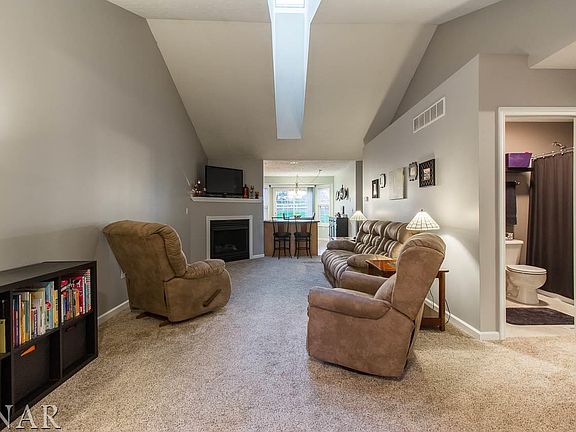 2nd image of 805 Wartburg Dr