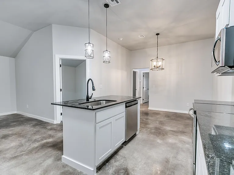 2348 SW 90th Pl — Photo 7