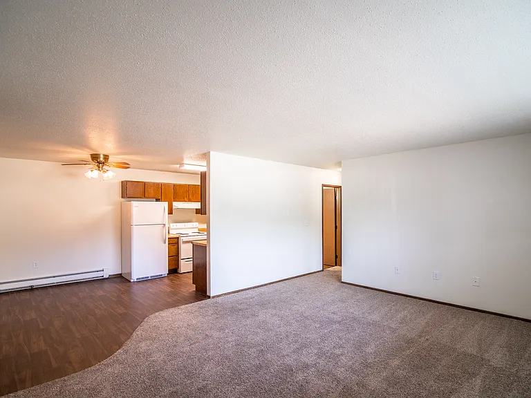 Rosser Apartments — Photo 8