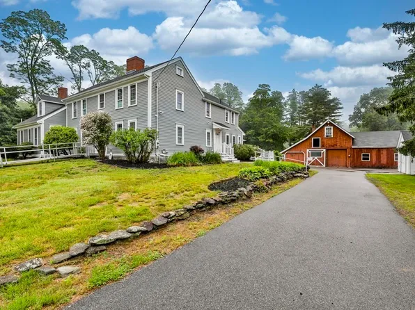 81 Church St, Merrimac, MA 01860