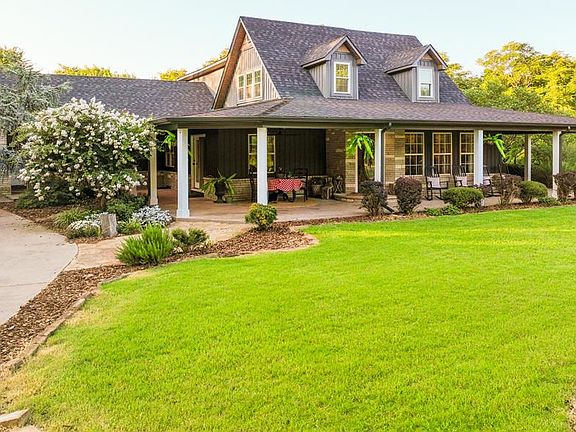 3rd image of 1301 E Rock Creek Rd