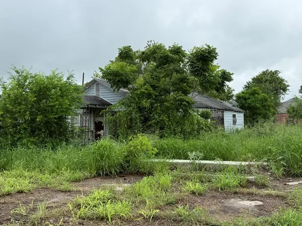 324 W Avenue B, Robstown, TX 78380