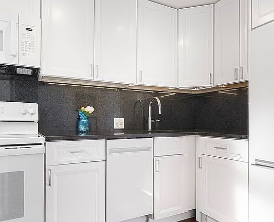 2nd image of 1065 Park Ave APT 5D
