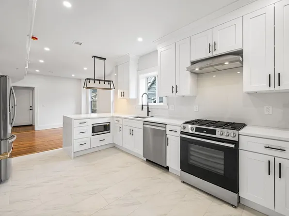 10 Beech St #3, Cambridge, MA 02140