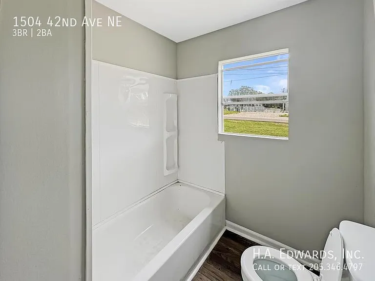 1504 42nd Ave NE — Photo 8