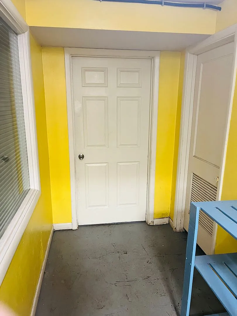 515 Avenue C — Photo 3