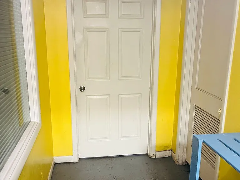 515 Avenue C — Photo 3