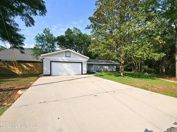 8820 Manoo Pl, Diamondhead, MS 39525