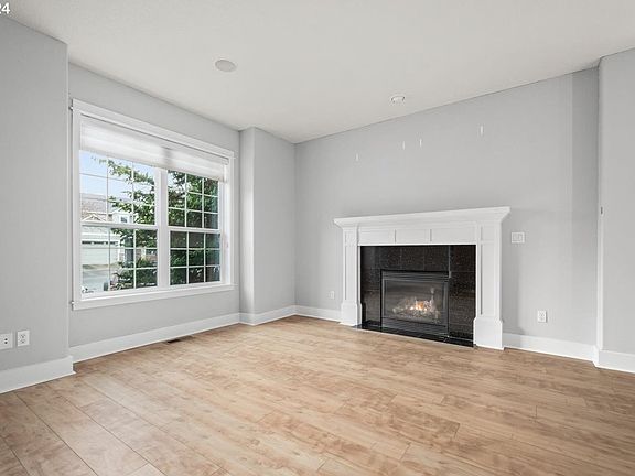 5th image of 2418 NE 182nd Ct