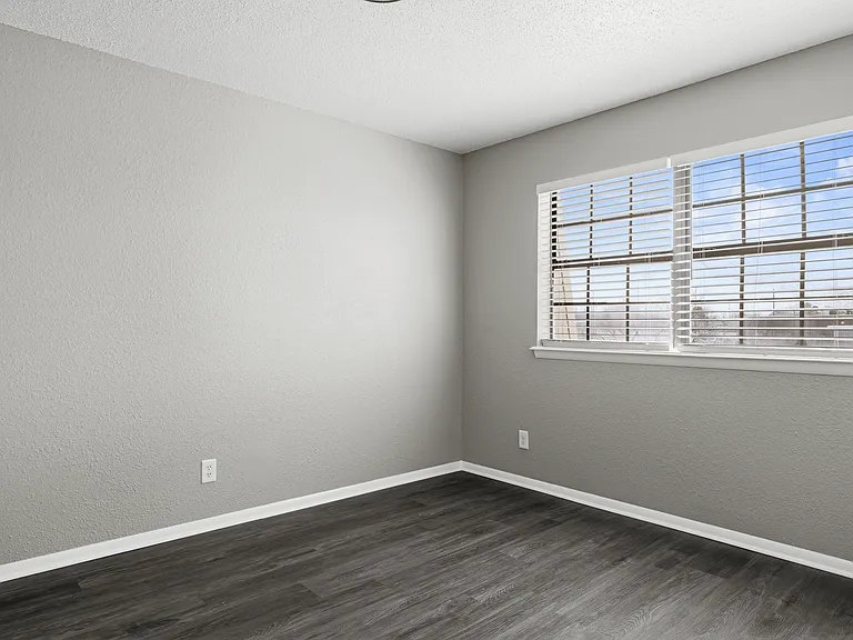 Rosemont Apartments — Photo 22