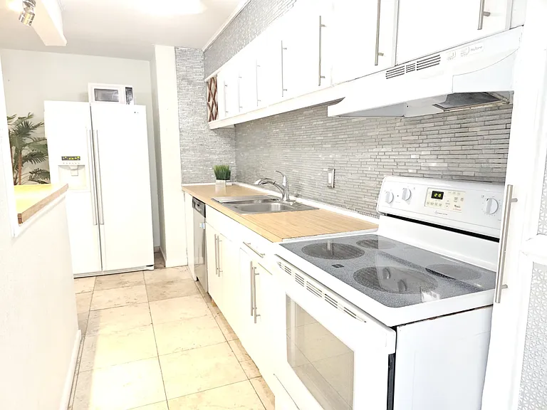 302 Lincoln Ave #10 — Photo 5