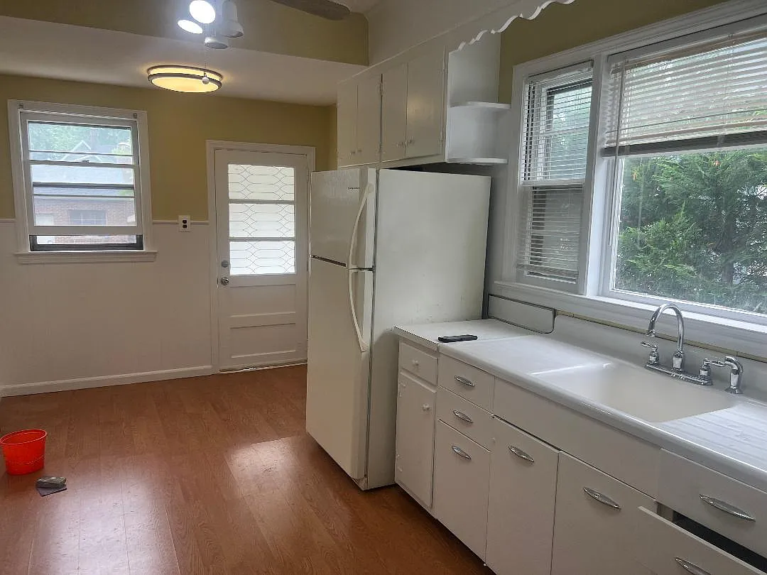 2 bed, 600 sqft, $2,700 — Photo 3