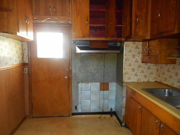 4th image of 645 S 15th Ave