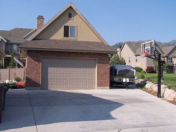 detached garage