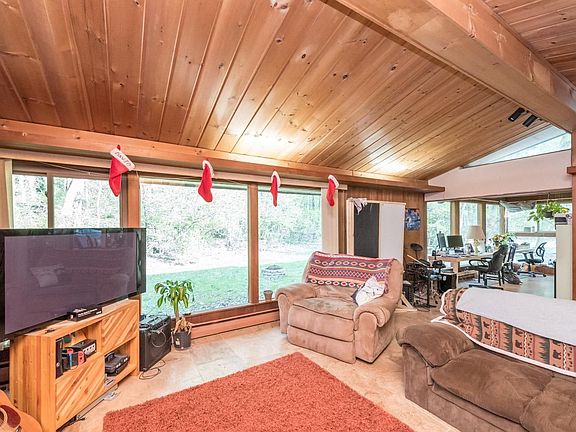 4th image of 375 Rock Creek Dr