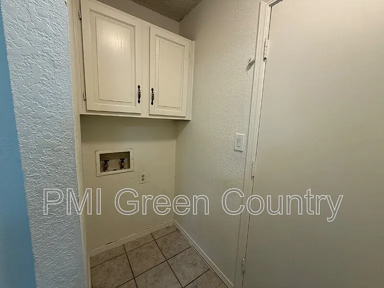 1203 W Austin St — Photo 7