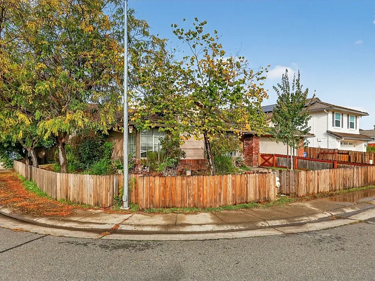 680 Canyon Creek Way — Photo 34