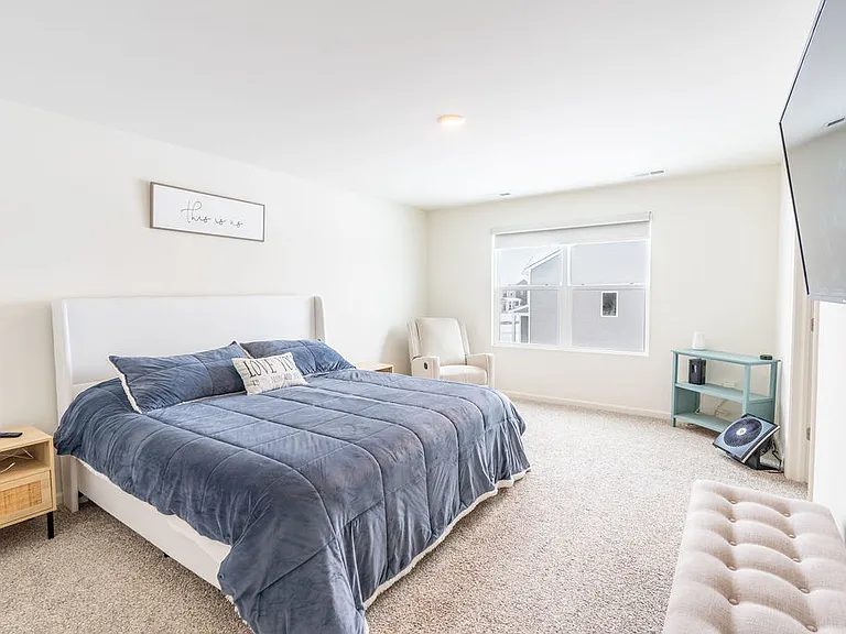 2671 Seeley St — Photo 14