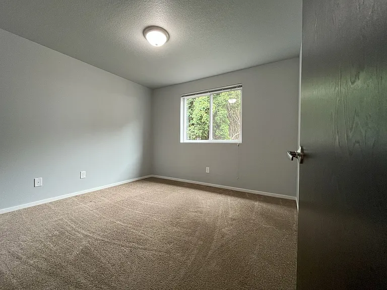 Charming SE Bungalow 3 Bed 2 Bathroom with Washer & Dryer — Photo 21