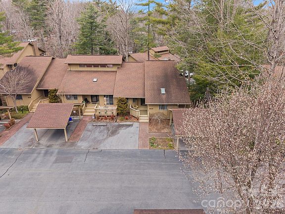 2nd image of 301 N Scarlet Oak Ln
