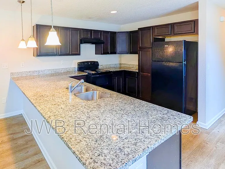 156 Odell St — Photo 2