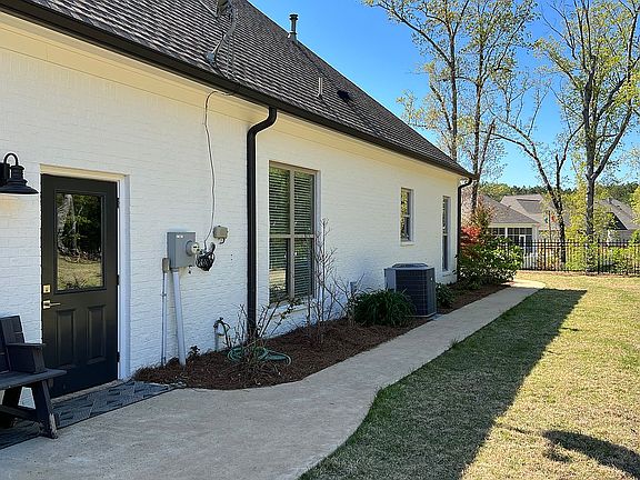 4th image of 125 Pin Oak Dr