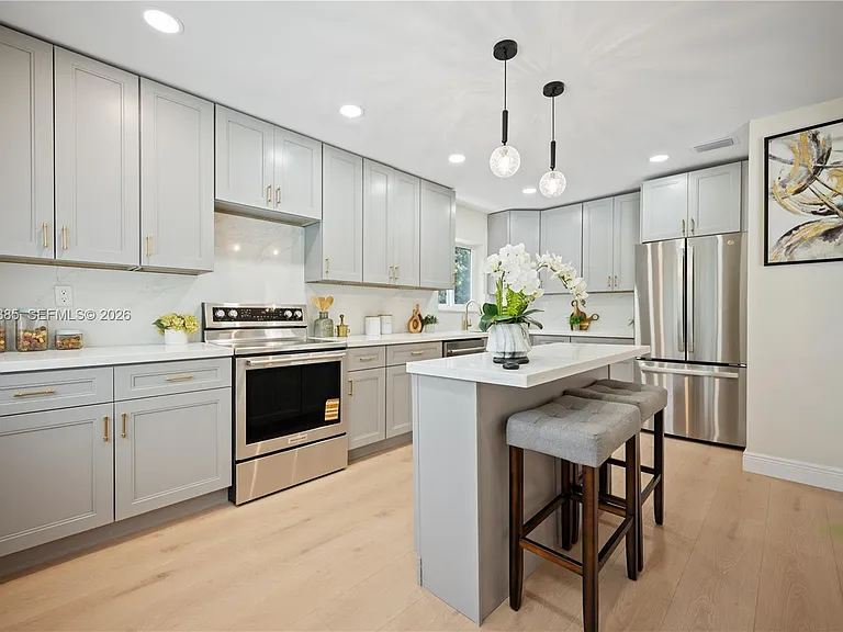 4220 SW 14th St — Photo 14
