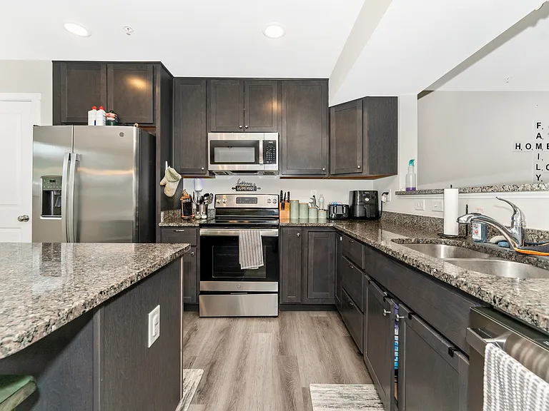 31 Moses Dr — Photo 4
