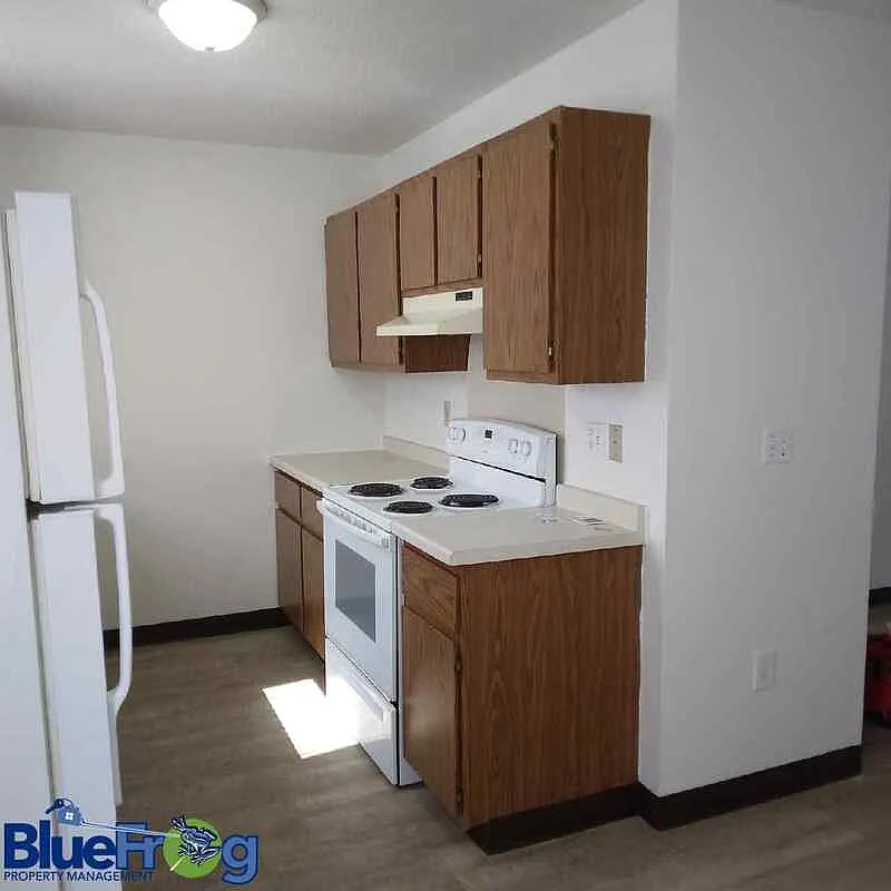 2 bed, 1.0 bath, $899 — Photo 3