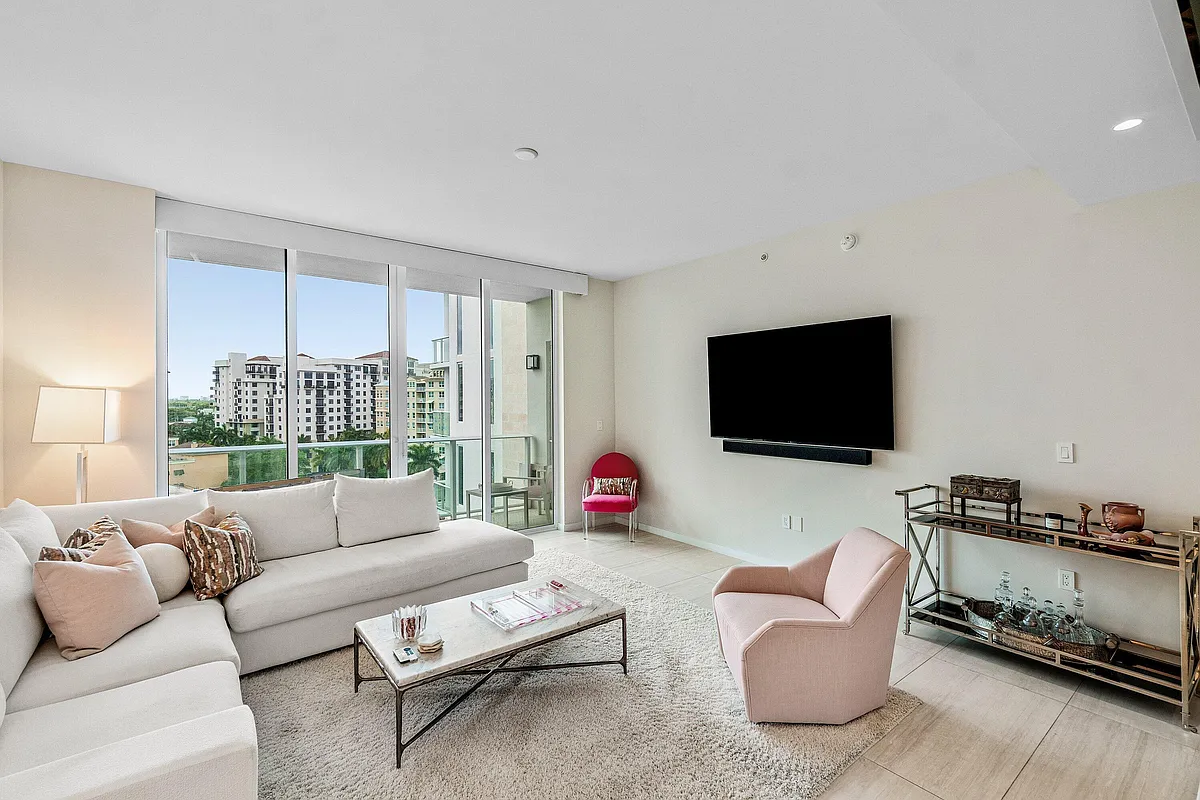 Building Photo - 200 SE Mizner Blvd #810
