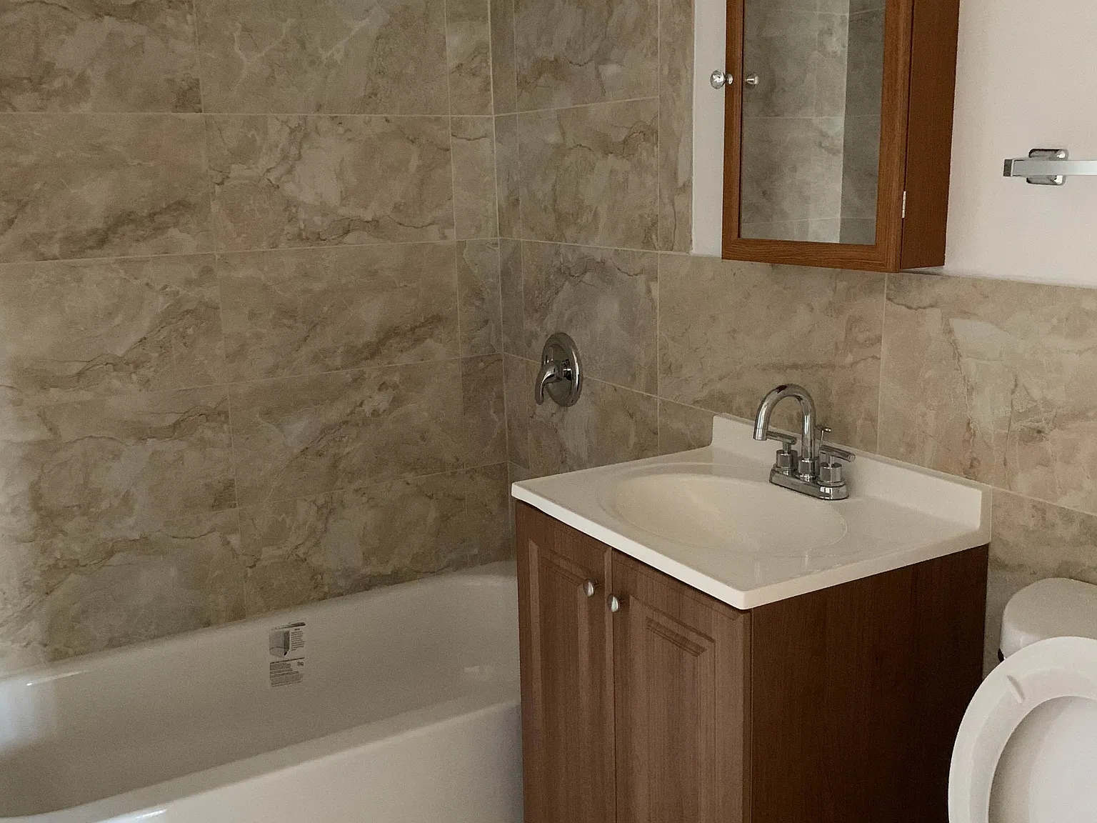 1004 S River Rd — Photo 2