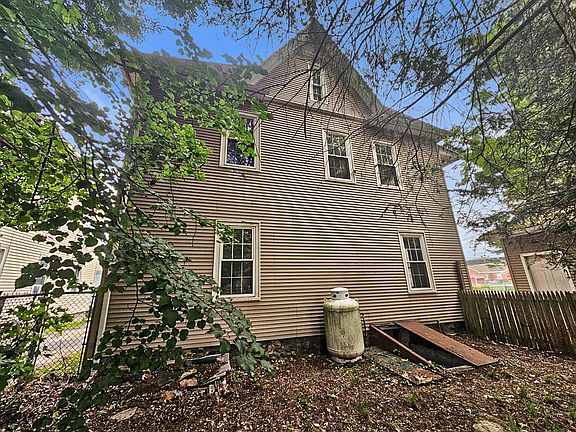5th image of 8-10 Aspen St