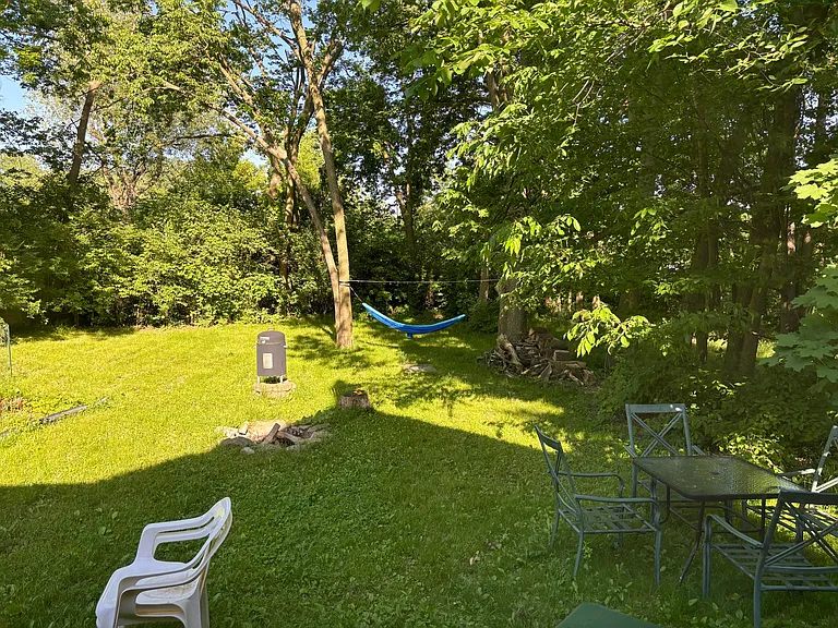 1421 Lyons Ave — Photo 33
