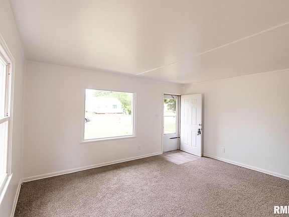 4th image of 1204 W Willow Ln
