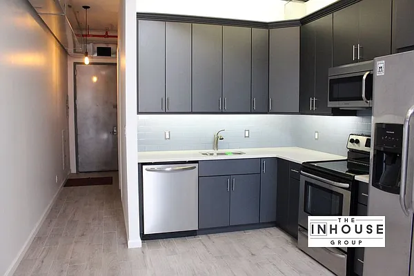 Rented by The InHouse Group | media 10