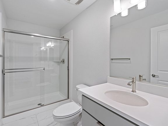 Lower level en-suite bathroom
